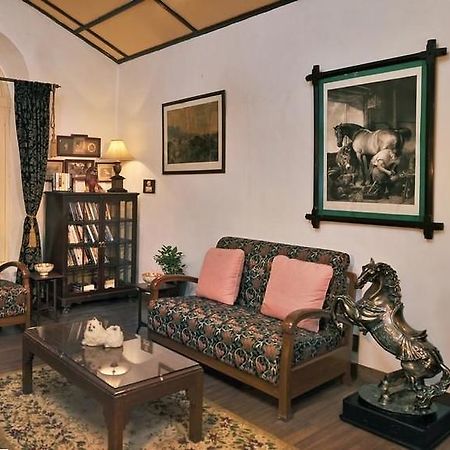 Welcomheritage Connaught House Mount Abu Exterior photo