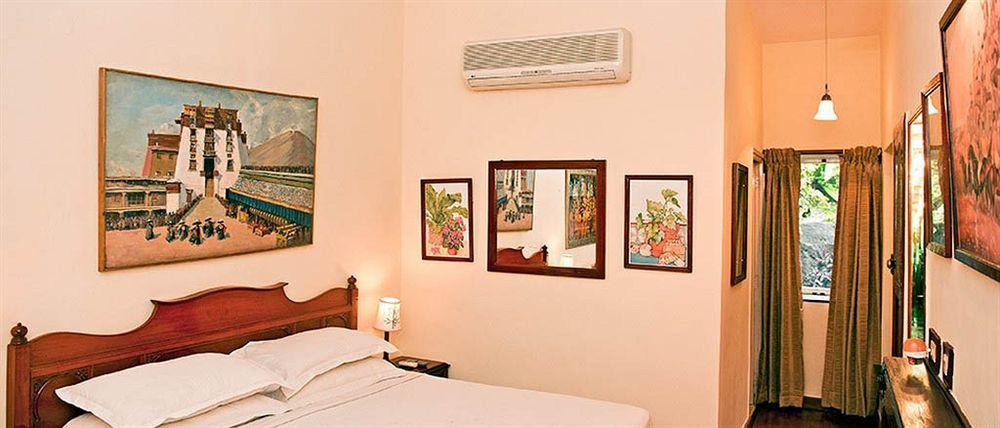 Welcomheritage Connaught House Mount Abu Exterior photo