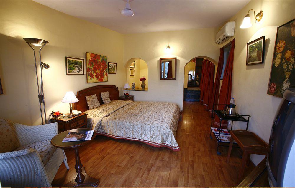 Welcomheritage Connaught House Mount Abu Exterior photo