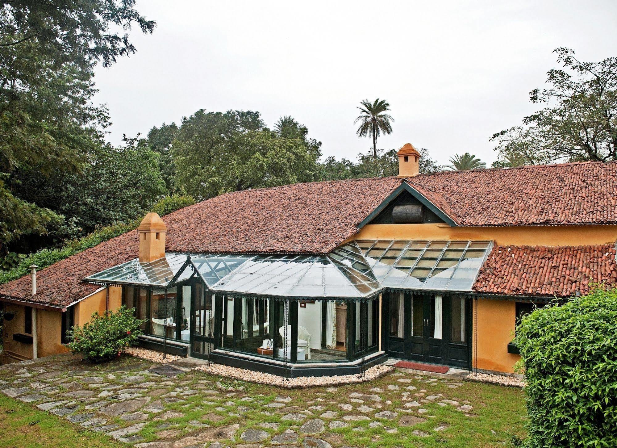Welcomheritage Connaught House Mount Abu Exterior photo