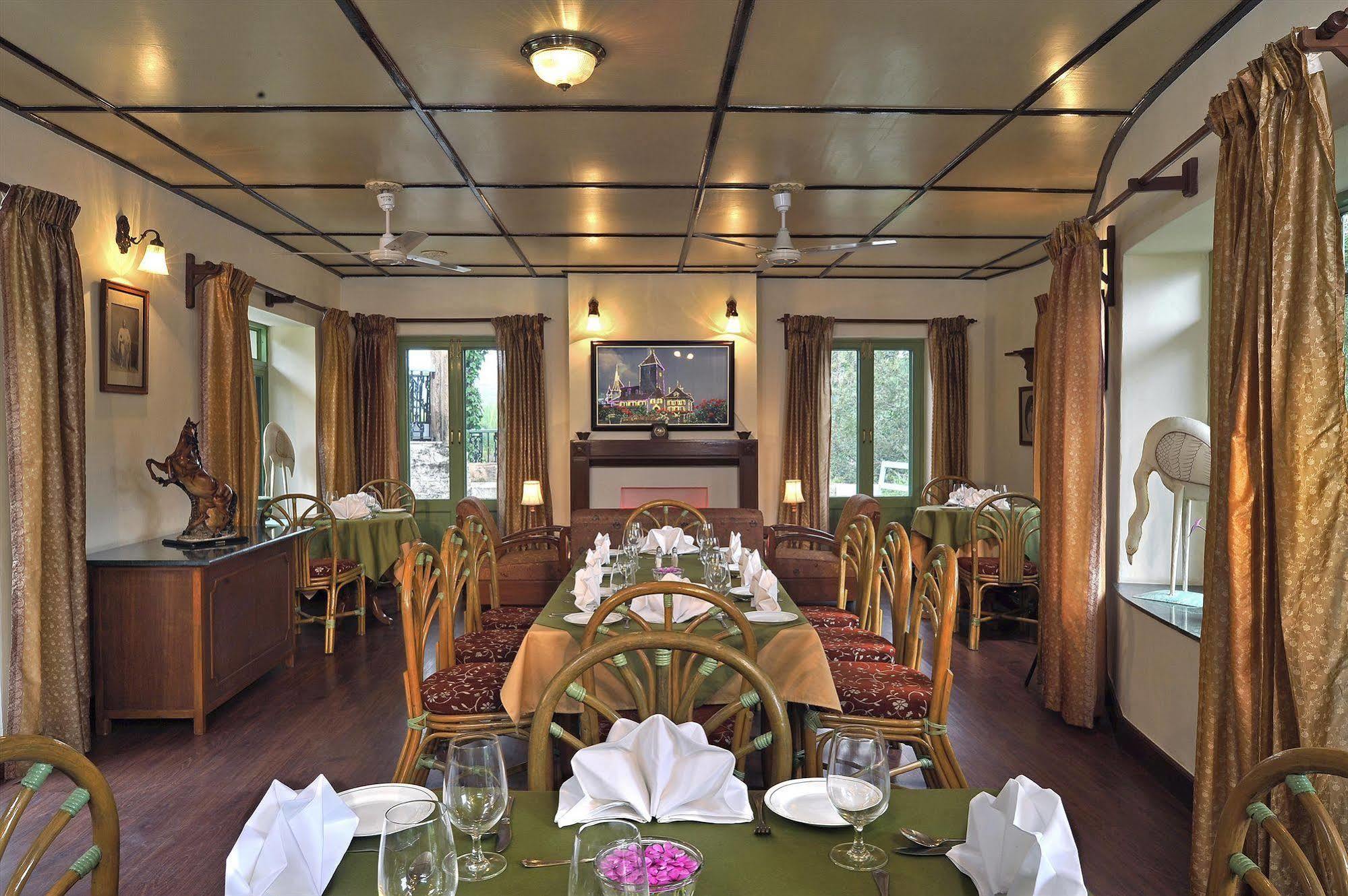 Welcomheritage Connaught House Mount Abu Exterior photo