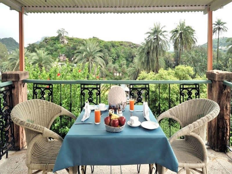 Welcomheritage Connaught House Mount Abu Exterior photo