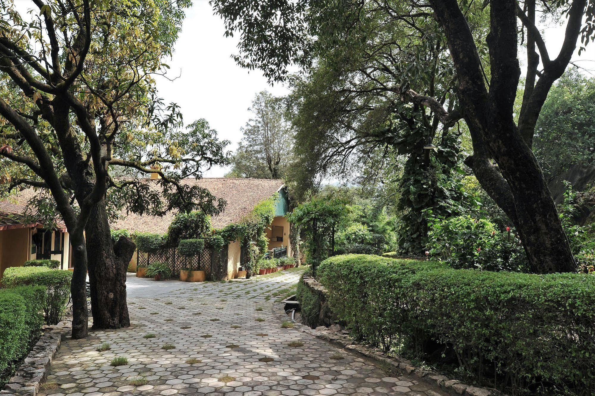 Welcomheritage Connaught House Mount Abu Exterior photo