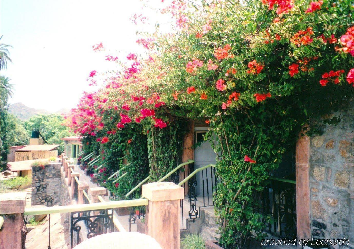 Welcomheritage Connaught House Mount Abu Exterior photo