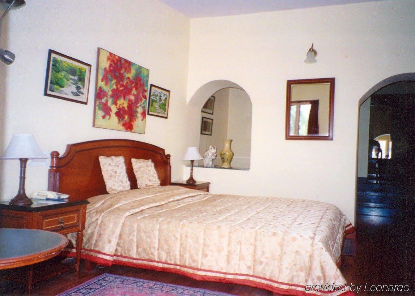 Welcomheritage Connaught House Mount Abu Exterior photo