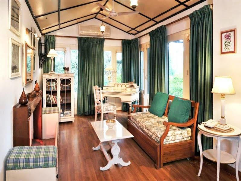 Welcomheritage Connaught House Mount Abu Exterior photo